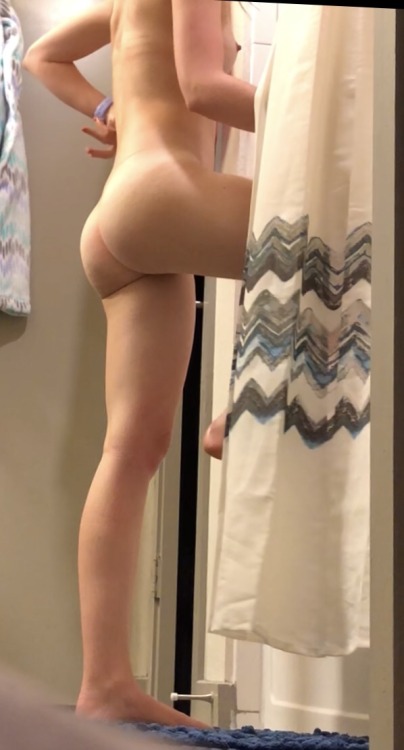 hiddencamandcreeping: Hid my phone before my bro’s girl got in the shower. No tits, but a juic