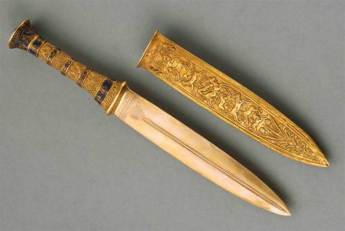 museum-of-artifacts:Prestigious dagger of pharaoh Tutankhamun