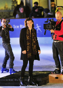 harrystylesdaily:  Harry filming at London’s Natural History Museum Ice Rink - 10/27 