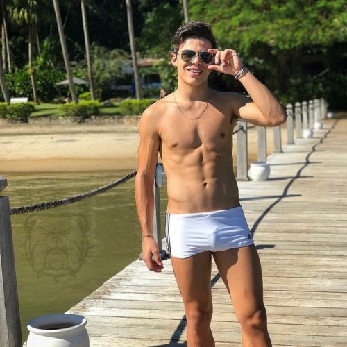Ai ai, esse Thomaz… Moleque safado