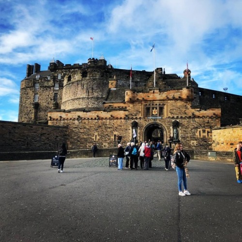 Edinburgh Castle ❤️ #edinburgh #edinburghcastle #scotland #uk #britain #travel #wander #wanderlust #