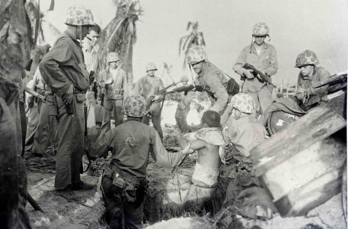 waffenss1972:  The wounded Japanese soldier captured by US marines at Kwajalein Atoll