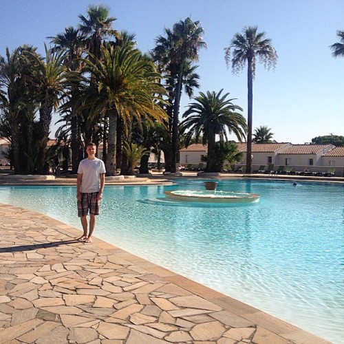 Not a bad little pool. #frejus #cotedazur #france (at Camping La Baume La Palmeraie Fréjus)