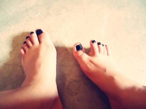 Free foot worship sites and foot fetish pics