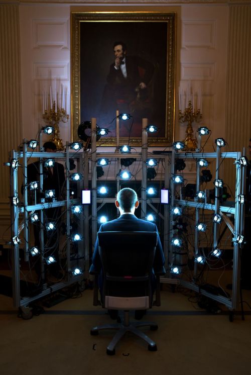 oraclesofnorway: &ldquo;The President sits for a 3D portrait being produced by the Smithsonian I