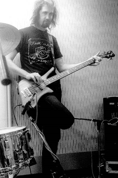 youremyvitamins:  Krist Novoselic playing a Warwick Dolphin. Played in Holland at