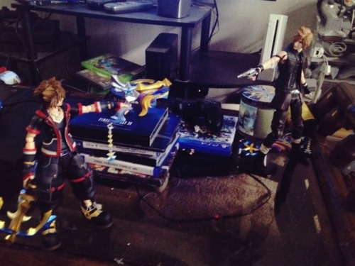 destiny-islanders:  ultyso:They’re both jelly lol. (Though sorry Sora, I still love Prompto lots >u BOYS NO
