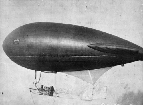 decimonono:1909. British Army airship Baby. Car-girder type; inflated fins. Two Buchet engines; on