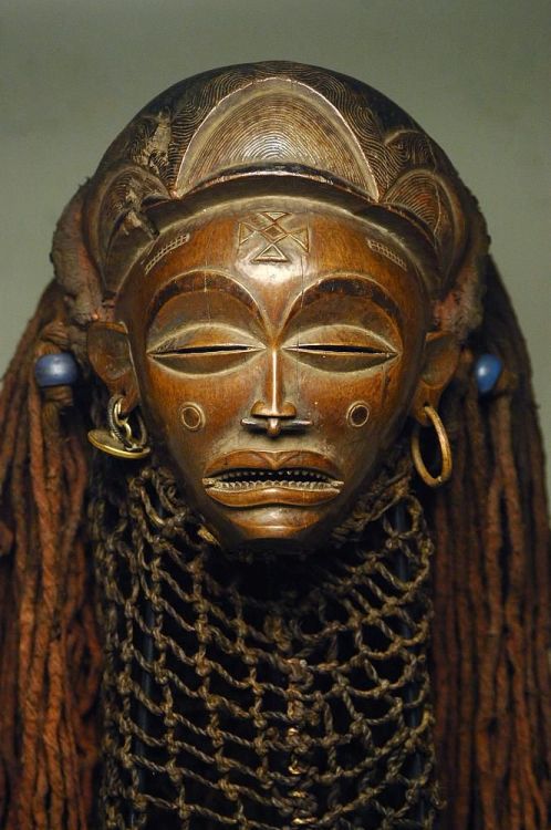 virtual-artifacts:Mask from the Chokwe people of DR Congo, Angola or Zambiaca. early 20th centuryWoo