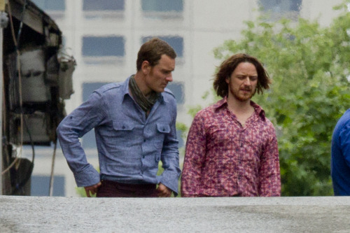 blktauna: widgenstain: RRRRRAAAAAAAAAAAAAHAHAHAHAHAHA! Only someone as fashion impaired as McAvoy wo