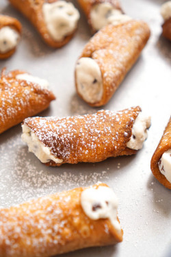 sweetoothgirl:    Homemade Cannoli   