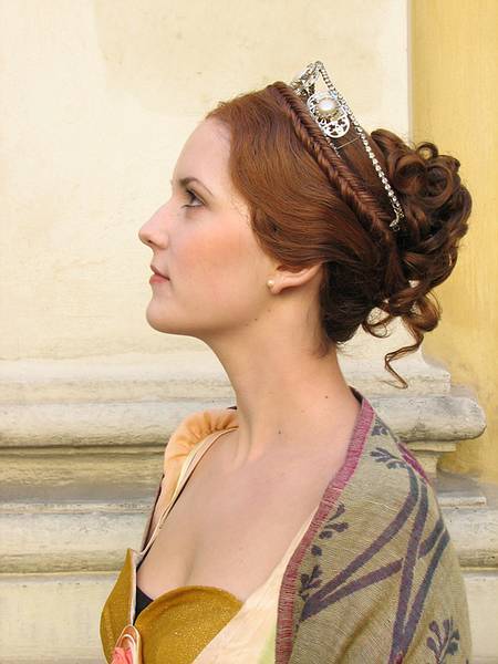 sartorialadventure:Classicist hairstyles of the late 18th/early 19th centuriesBy the Bayerische Thea
