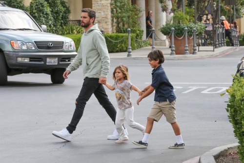 kuwtkjwd: Scott Disick, Penelope Disick and Mason Disick in LA today.