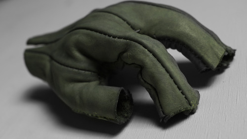 reoma:three fingers glove ( left hand only ) | prototypehttps://www.reoma.co/collections/prototypes/