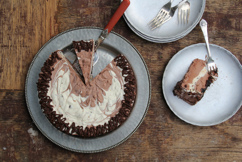 foodffs:  How to Make a No-Churn Ice Cream Cake Really nice recipes. Every hour.