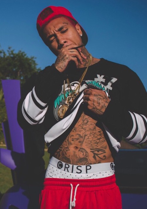 gettingplowed:  …blah blah…he got a nice piece tho…👀