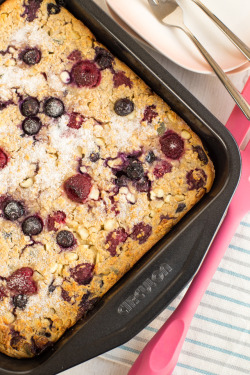 foodffs:  Raspberry and blueberry oaty breakfast barsReally nice recipes. Every hour.Show me what you cooked!