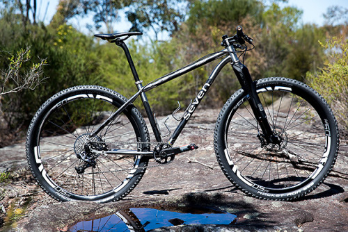 bikesandgirlsandmacsandstuff: (via Seven Cycles 622M SLX | Cycle EXIF)