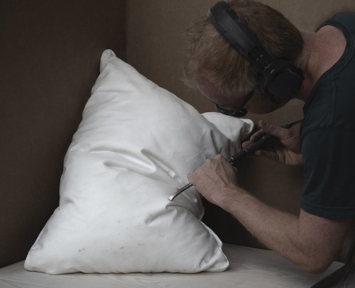 abutterflyobsession: secreterces5:  itscolossal: Realistic Pillows Sculpted from Blocks of White Marble by Håkon Anton Fagerås   Please no–  :) 