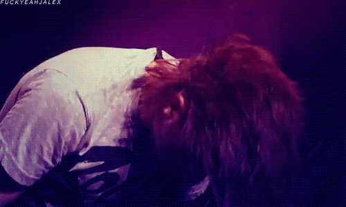 caraphatash:  always-alltimelow:  nothing-personal-alltimelow:  His hair is like a lion’s mane  roooooarrrr   He’s a viola lion