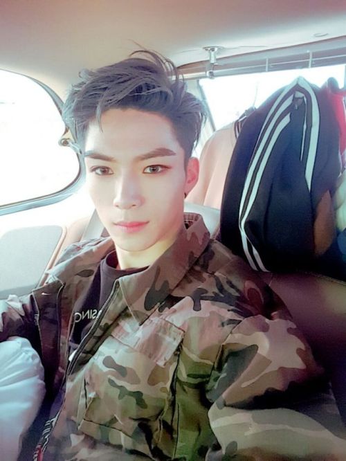 pink-ramen-hair: we might have a taeyong doppleganger on our hands…. A-Day from new boy group Seven 