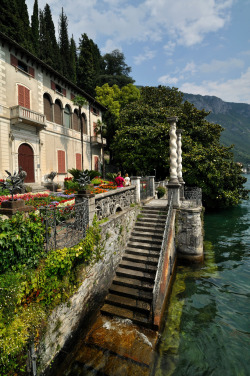 Chateau-De-Luxe:  Allthingseurope:  Varenna, Lake Como, Italy (By Bautisterias) 