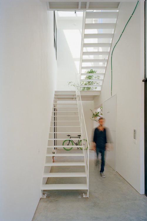 upinteriors:White metal stairway. Renovated apartment building in southern Tel Aviv by AN+. Photo by