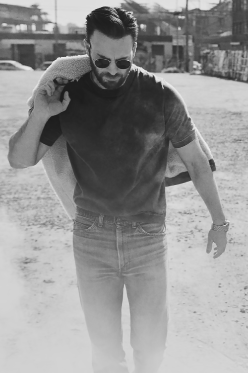 Chris Evans | Original photography by Miller Mobley for Men’s Journal May 2019