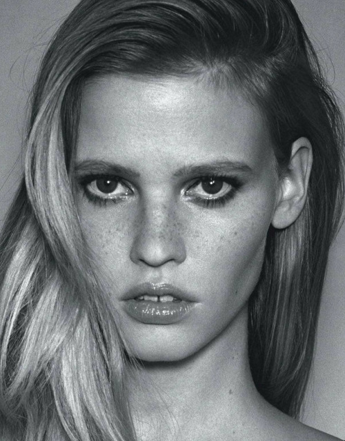 sfilate:  Lara Stone in ”Ahead of the Curve” photographed by Angelo Pennetta for Vogue Australia, Ma