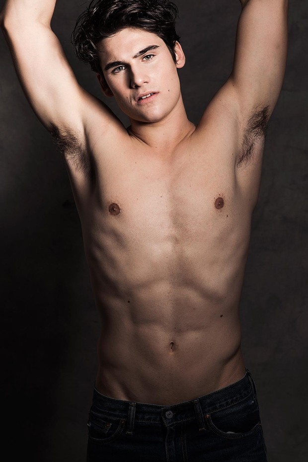 fat-male-celebrities:    Nicolas Prattes (Brazil) 