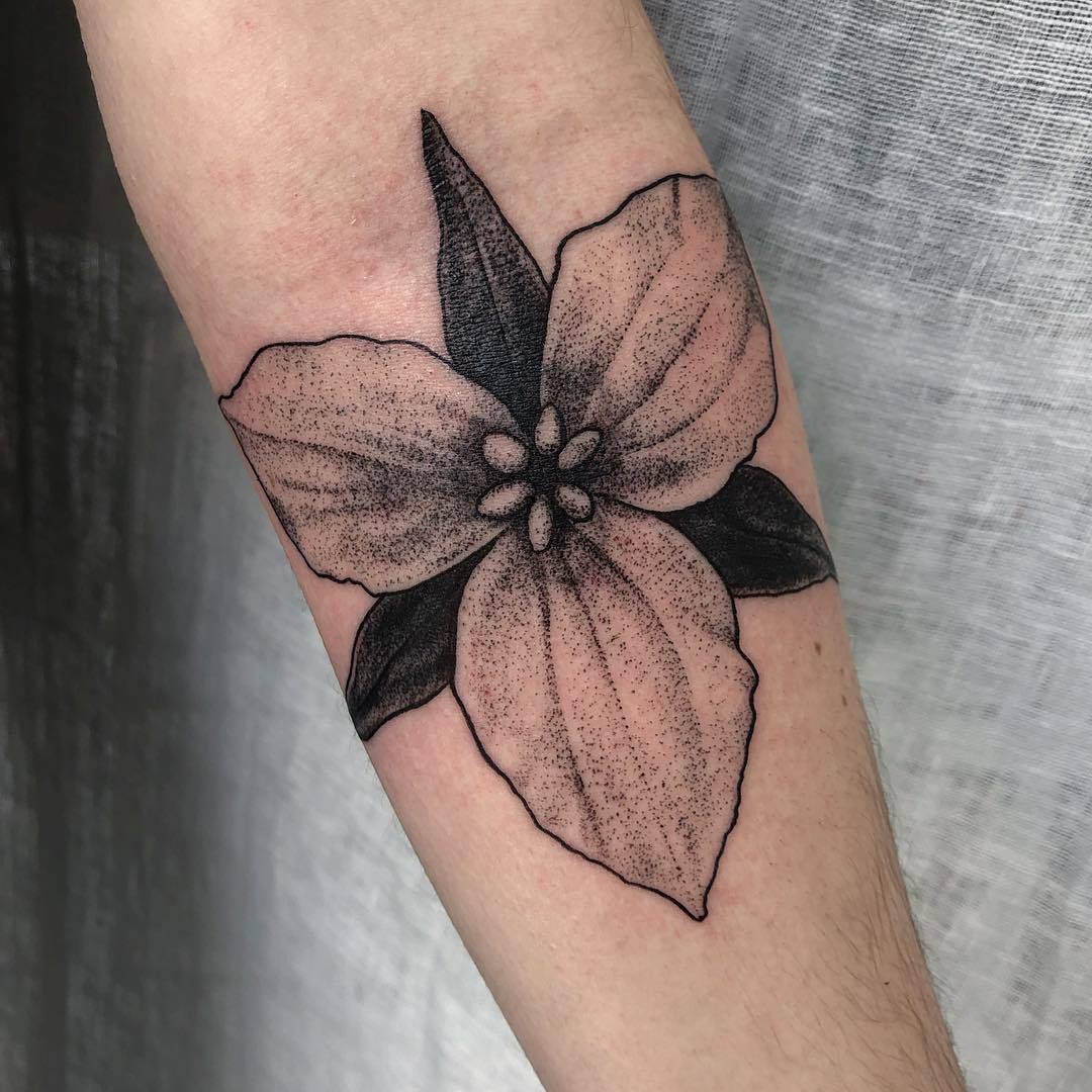 Rawhide Tattoo Studio - Trillium flower done by Jaime! @jamesmariebunny |  Facebook