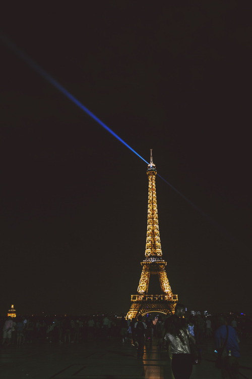 sitoutside:   88 Paris   by  Lissy G.  