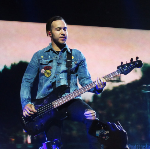 sarufish:pete wentz // mania tour // st. louis // 10.21.17