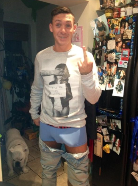 jezebelsboys:  British Actor Kirk Norcross gets exposed. 😍😍 Watch the video
