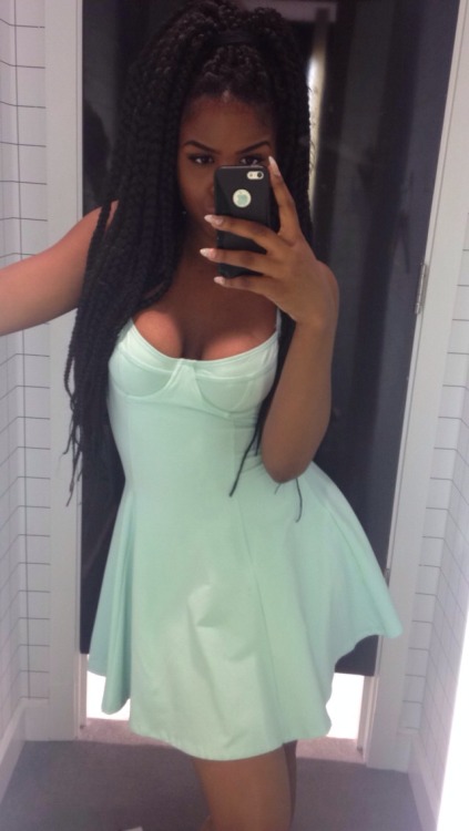 scrapes:  blackgirlsrpretty2:  SPOTLIGHT: http://aliyahmariabee.tumblr.com/  I LIVE
