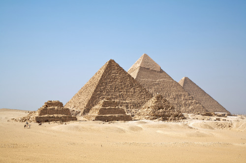 The Great Pyramids, Giza, Egypt. 2551 - 2472 BCE, Old Kingdom.  Pyramid of Khufu constructed from 25