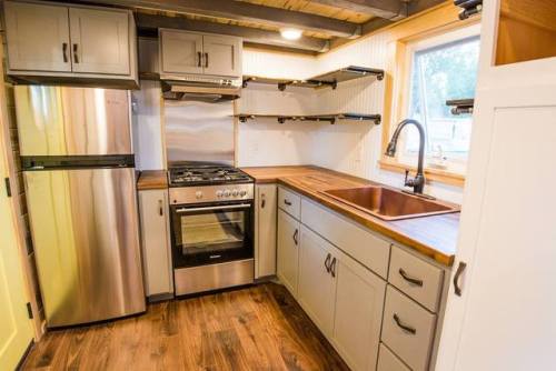 tiny-house-town:  A new custom home from Mitchcraft Tiny Homes (more photos here!)