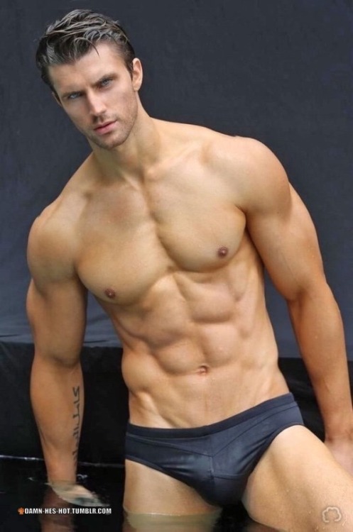 damn-hes-hot:  DAMN HE’S HOT! Follow for daily pics of hot men Twitter: https://twitter.com/damn_hes_hot Tumblr: https://damn-hes-hot.tumblr.com