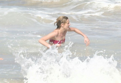 toplessbeachcelebs:  Kirsten Dunst (Actress) bikini slip in St. Bart’s, The Caribbean (January 2005)