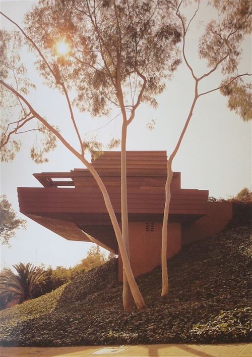 scandinaviancollectors:FRANK LLOYD WRIGHT, Sturges House, Brentwood, California, 1939. Photograph by