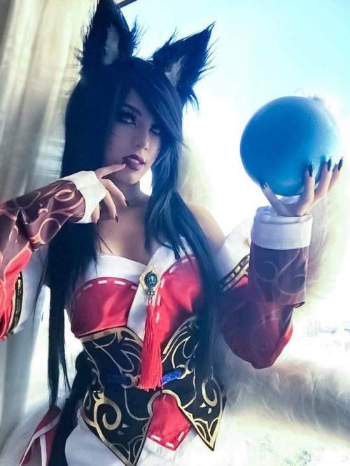 cosplaybeautys:  Ahri from League of Legend  Cosplayer: http://luciaitaliana.deviantart.com