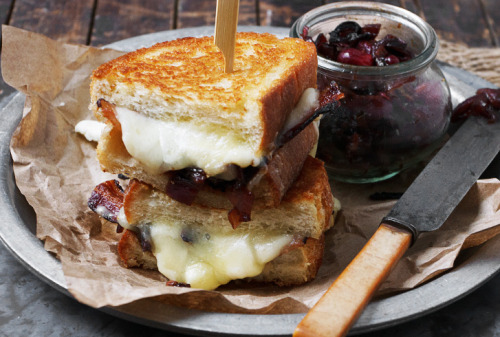 lustingfood: A CHEESE CURD GRILLED CHEESE –