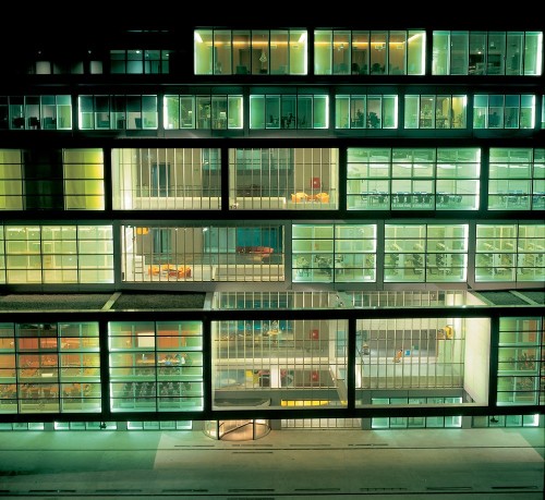 subtilitas:  Sadar Vuga - Chamber of commerce and industry, Ljubljana 1999. Photos © Hisao Suzuki.  