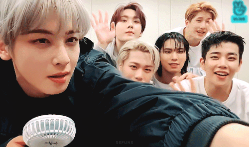 sefuns:  “Congrats Congrats” V Live in celebration of #ONE1stWin 🎉