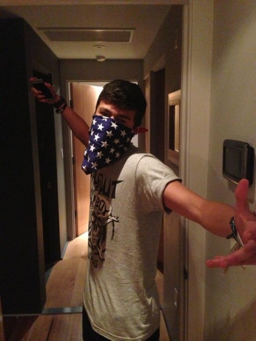 heartbreakirwin: '@5SOS: He stole my bandana and is bein a thug lol - mike'
