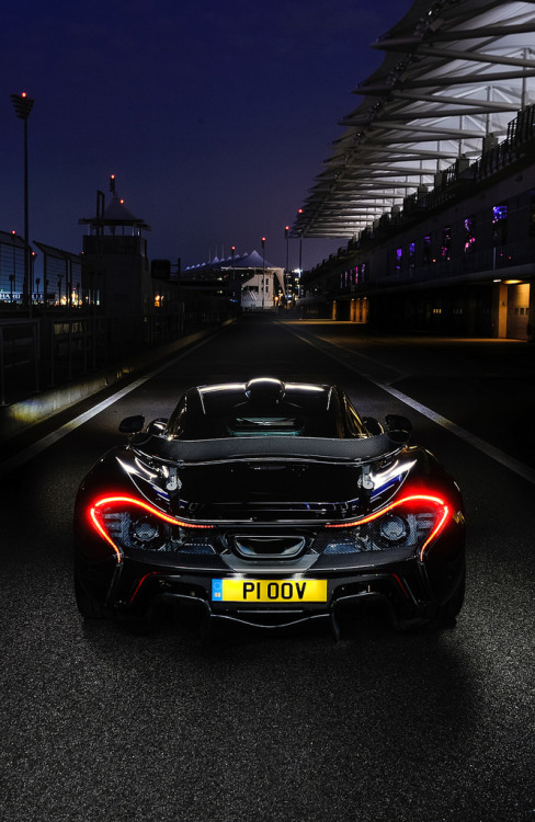 Mclaren p1 black