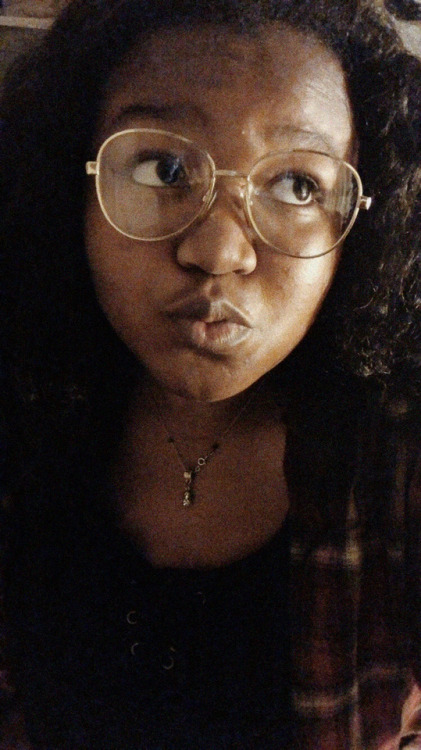 youareeinlove:just a black bi girl who wears flannel and is proud of Taylor Swift