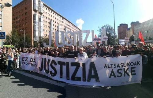 beautiful-basque-country:Around 50,000 people rallied today supporting the young people of Altsasu w