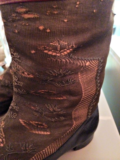 rosscountyhistoricalsociety:     Pair of men’s dress boots, c. 1800. They are compri