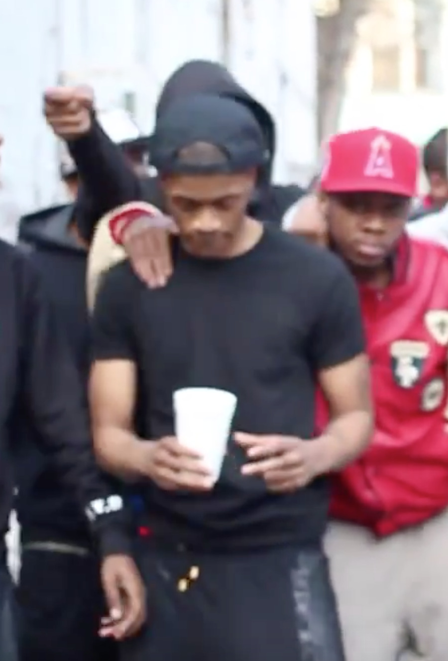 trebled-negrita-princess:  jonathanpants:  Schpilt drank   but look on Bobby face